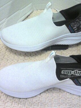 Skecher's Slip-On Air Cooled Memory Foam Size 9.5